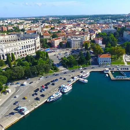 Appartamento Beachfront Pjescana Uvala-istrien 50602